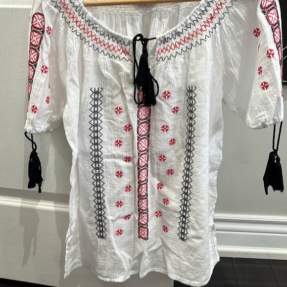 NWOT Boho top with embroidery - Picture 11 of 11